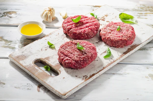 Carne de vită brută Burger friptură patties — Fotografie, imagine de stoc