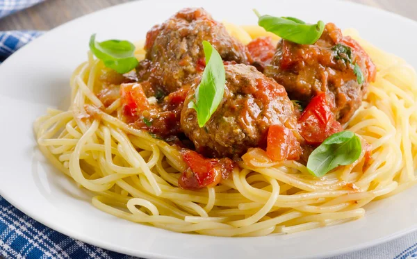 Pasta with meatballs — Stock Photo, Image