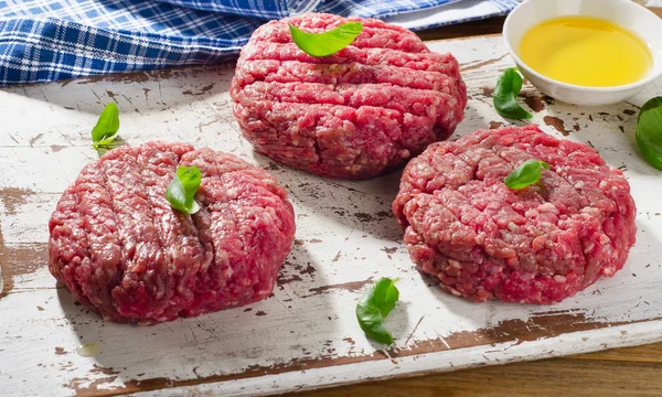 Polpette di carne macinata cruda — Foto Stock