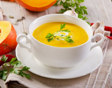 Baharatlı balkabağı çorbası.