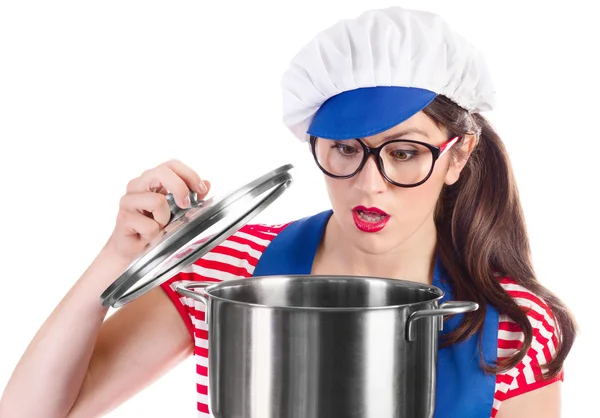 Femme chef cuisinier tenant pot . — Photo