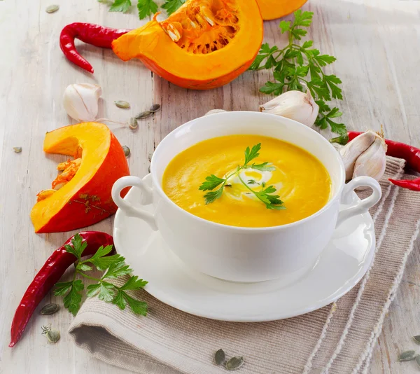 A bowl of spicy pumpkin soup — Stock Photo, Image