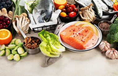 Sağlıklı gıda konsepti. Dengeli Akdeniz diyet gıdaları. Vitamin, antioksidan, protein ve lif açısından zengin gıdalar.