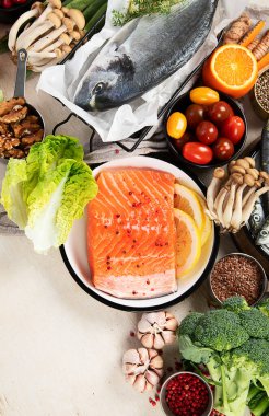 Sağlıklı gıda konsepti. Dengeli Akdeniz diyet gıdaları. Vitamin, antioksidan, protein ve lif açısından zengin gıdalar.