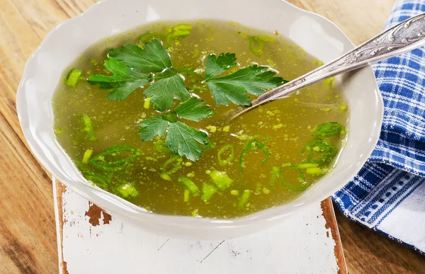 Caldo con perejil en un bol —  Fotos de Stock