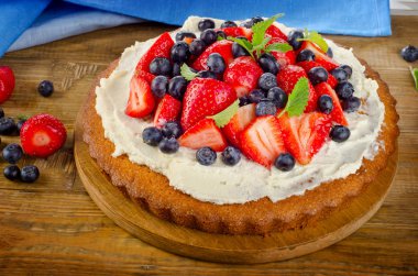 taze çilek ile pasta