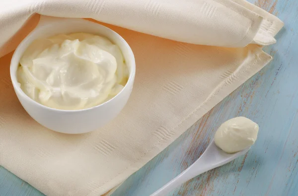 Yogurt in white bowl — Stock Photo, Image
