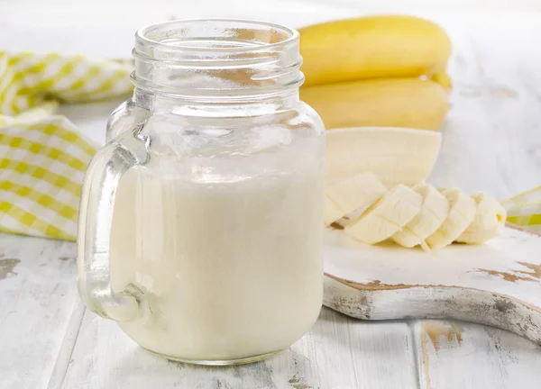 Fresh banana smoothie — Stock Photo, Image