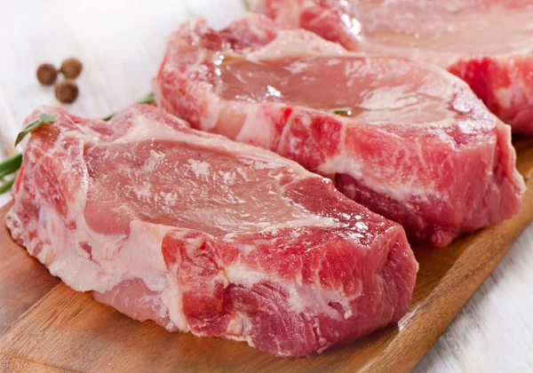 신선한 돼지고기 스테이크 — 스톡 사진