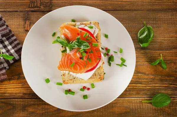 Sandwich with cereals bread and salmon — Stock Photo, Image