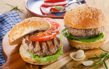 Taze ev yapımı hamburger