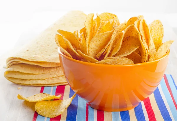 Een kom van tortilla nachos. — Stockfoto