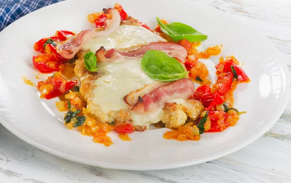 Chicken breast baked with cheese, bacon and tomatoes. — Stock Photo, Image