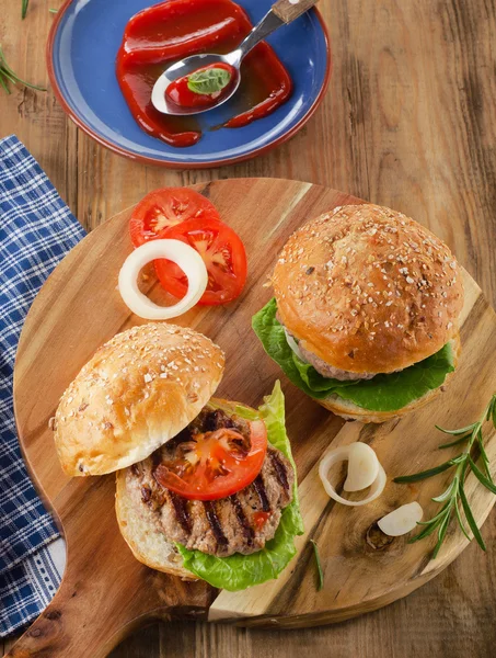 Frische hausgemachte Burger — Stockfoto