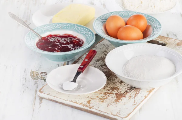 Ingrédients pour un gâteau fait maison — Photo