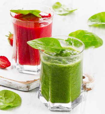 Ispanak ve çilek smoothies
