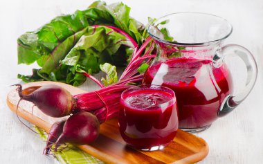 kırmızı pancar suyu ve taze beetroots
