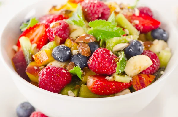 Bowl of healthy fresh fruit salad — Stock Photo, Image
