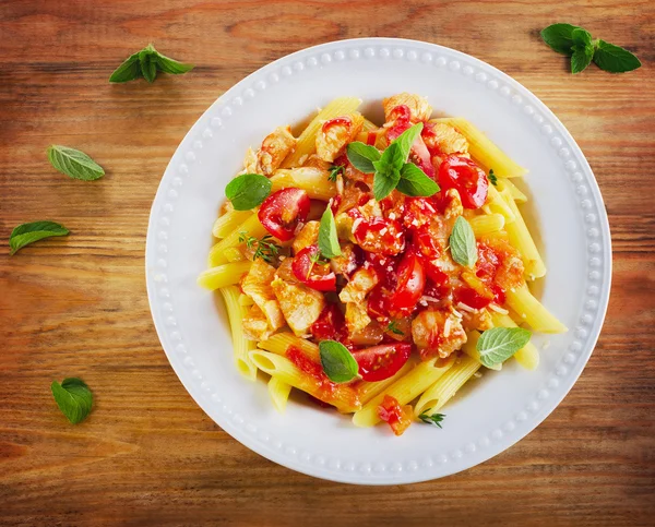 Pasta penne with meat, sauce and vegetables — Stock Photo, Image