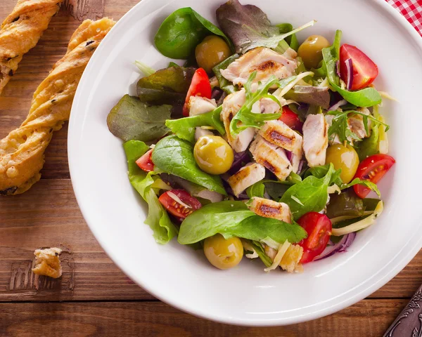 Sağlıklı tavuk salatası — Stok fotoğraf