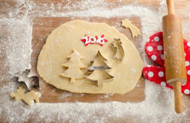 Tahta masadaki kurabiyeler