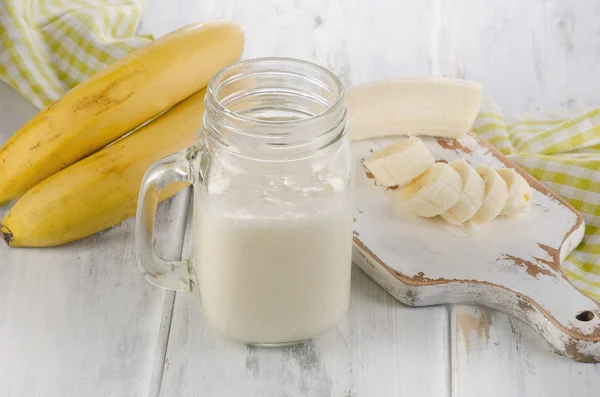 Batido de plátano recién hecho — Foto de Stock