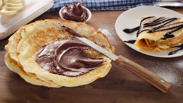 Crepes con crema al cioccolato . — Foto Stock