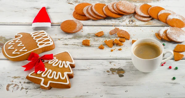 Xícara de café expresso com biscoitos de Natal . — Fotografia de Stock