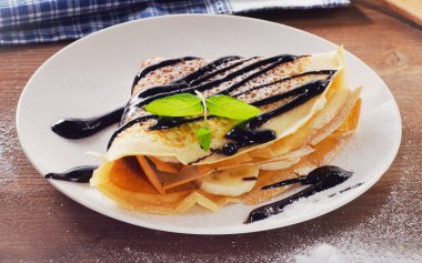 Krem çikolata ve muz krep.