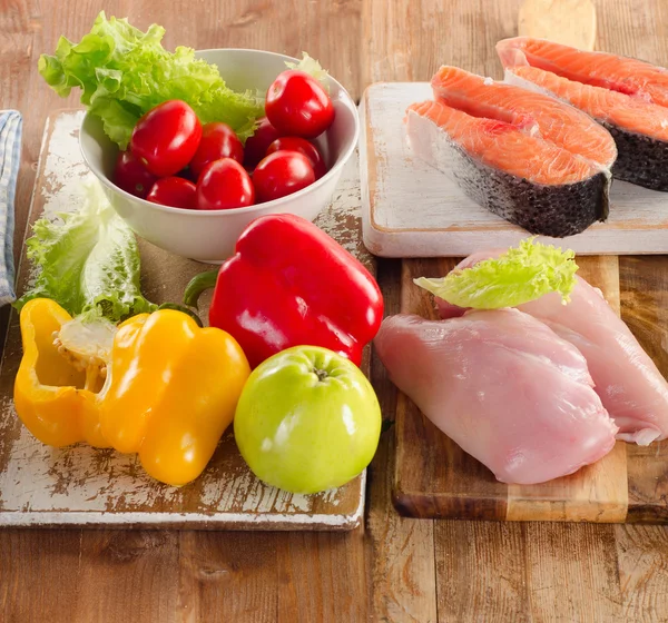 Comida saludable en una tabla — Foto de Stock