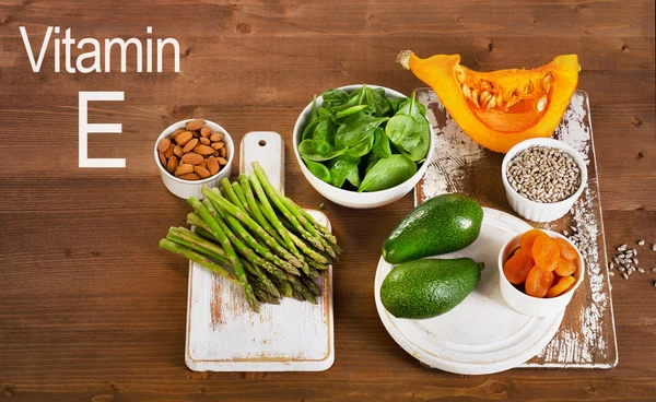 Foods containing vitamin E — Stock Photo, Image