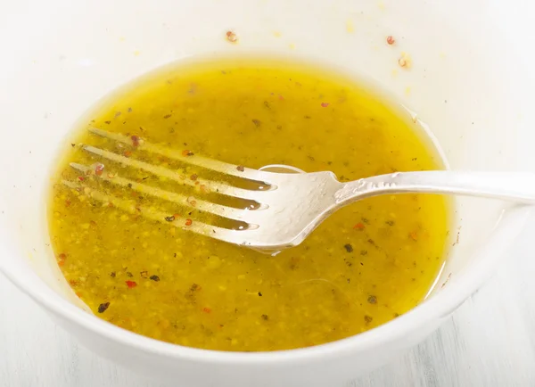 Condimento d'insalata in una ciotola — Foto Stock