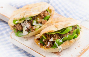 pan de pita con carne