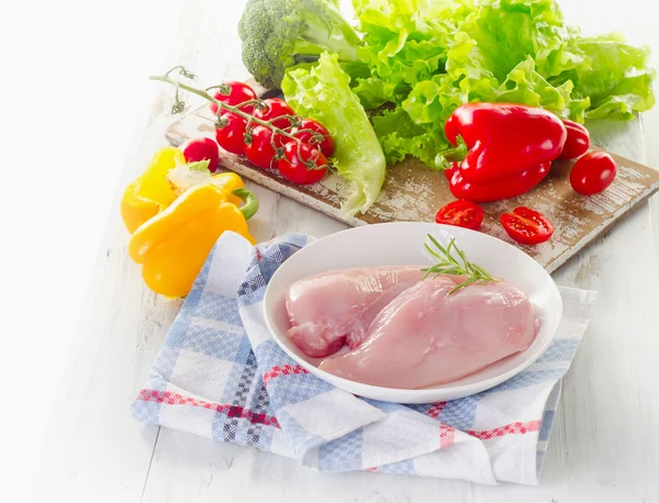Chicken breasts and vegetables. — Stock Photo, Image