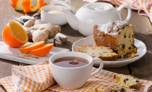 Taza de té con jengibre y naranja — Foto de Stock