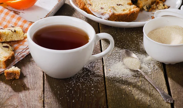 Φλιτζάνι τσάι με επιδόρπιο — Φωτογραφία Αρχείου