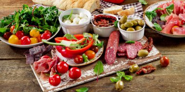 Kesme tahtası üzerinde meze