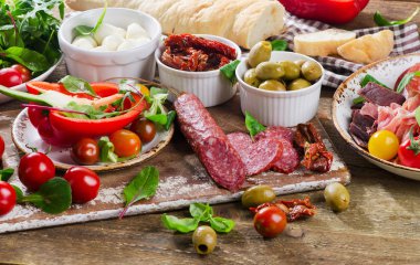Kesme tahtası üzerinde meze