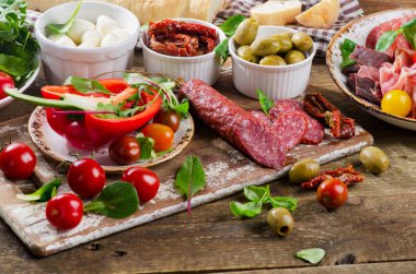 Kesme tahtası üzerinde meze