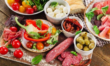 Kesme tahtası üzerinde meze