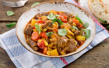 Masada sebzeli güveç.