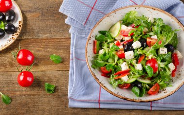 Taze Yunan salatası.