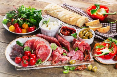Kesme tahtası üzerinde meze