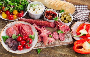 Kesme tahtası üzerinde meze