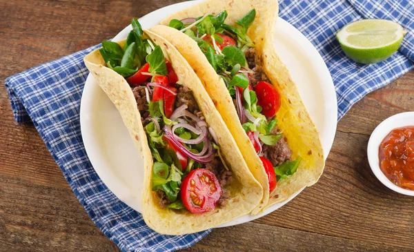 Two tacos on plate — Stock Photo, Image