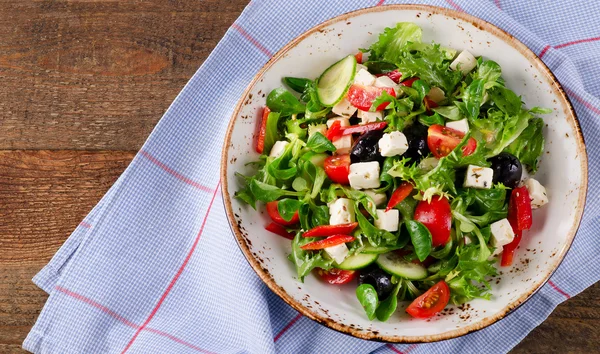 Frischer griechischer Salat. — Stockfoto