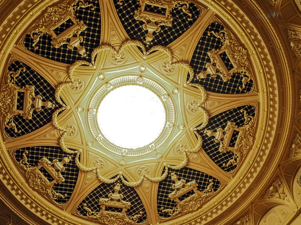 Luxury golden ceiling — Stock Photo, Image