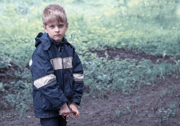 Triest Kaukasische jongen — Stockfoto