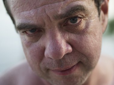 Beyaz orta yaşlı adam