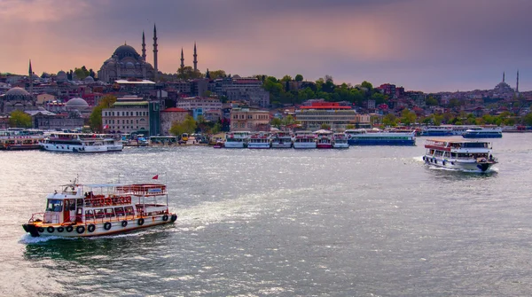 Ship and The Blue Mosque — Stock Photo, Image